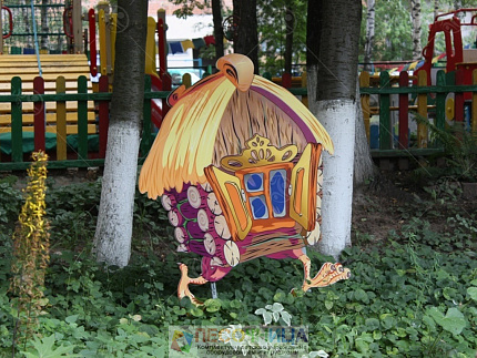 Уличная фигура "Избушка на курьих ножках"