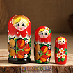 Матрёшка «Земляничка», красный платок, 3 кукольная, 10 см
